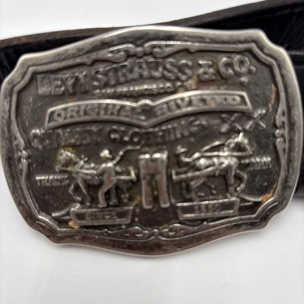 Levi's Strauss & Co Mens‎ Belt And Buckle Size XL 42in-44in Genuine Leather
